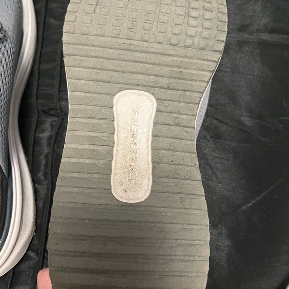 Men’s gently used Sketchers Shoes - Picture 2 of 3